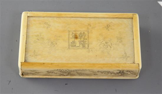 A Chinese engraved ivory box, Qing dynasty, 11cm wide